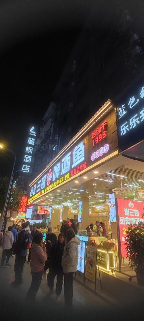 陽(yáng)朔開(kāi)水族店怎么樣？加盟祥龍魚(yú)場(chǎng)賣龍魚(yú)市場(chǎng)怎樣？
