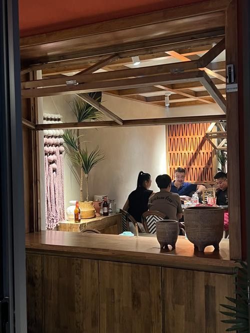 伊犁開水族店怎么樣？加盟祥龍魚場賣龍魚市場怎樣？