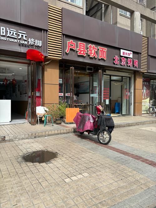 戶縣開水族店怎么樣？加盟祥龍魚場賣龍魚市場怎樣？