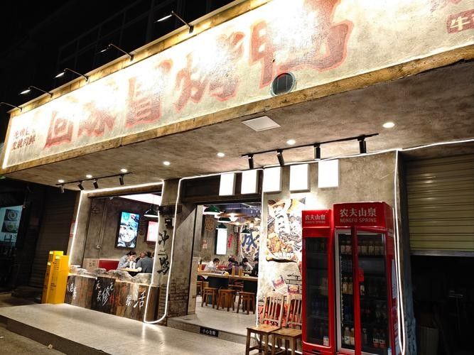 六庫(kù)開(kāi)水族店怎么樣？加盟祥龍魚(yú)場(chǎng)賣龍魚(yú)市場(chǎng)怎樣？