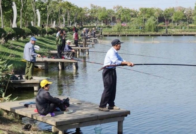 潿洲島開水族店怎么樣？加盟祥龍魚場(chǎng)賣龍魚市場(chǎng)怎樣？
