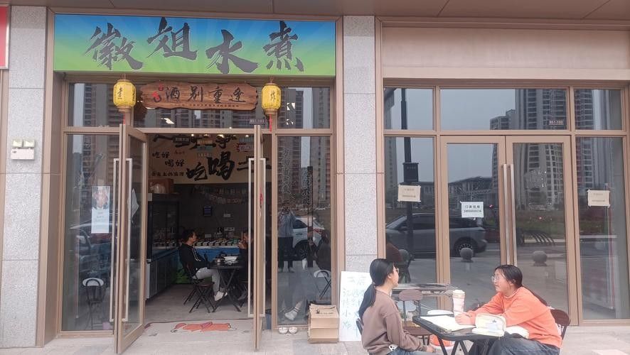 魏都開水族店怎么樣？加盟祥龍魚場賣龍魚市場怎樣？