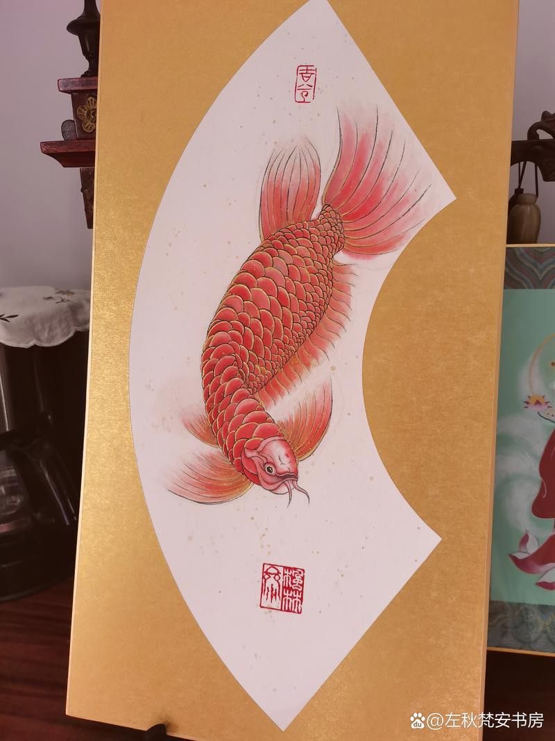 有沒有更多簡潔風格的紅龍魚頭像？