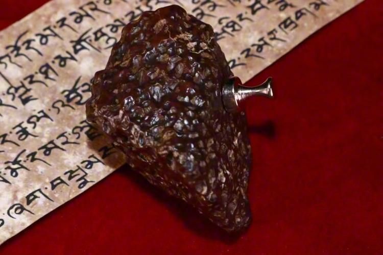 龍鱗石原石圖片
