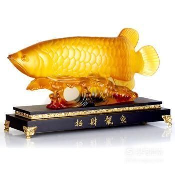 金龍魚擺件放在客廳什么位置（金龍魚擺件如何增強(qiáng)財(cái)運(yùn)）