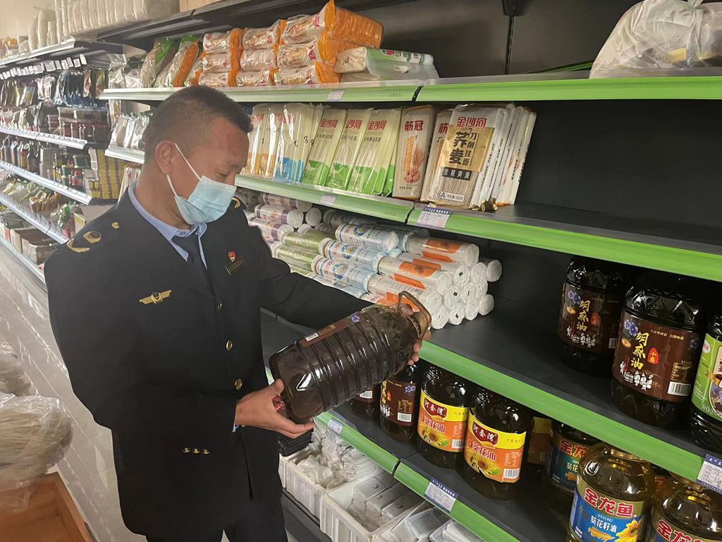 金龍魚用什么過濾器材最好：金龍魚最佳過濾材料選擇指南，金龍魚在養殖過程中如何選擇