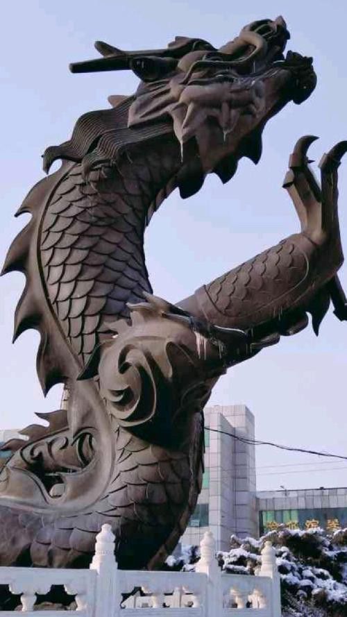 有哪些著名的黑龍雕塑作品？