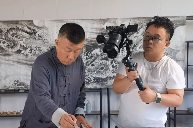 推薦一些現代龍畫家的名字