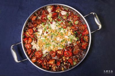 大豐收的龍魚是該餐廳的特色菜品之一：大豐收的龍魚是一款結合了美味、營養和獨特烹飪技術的特色菜品