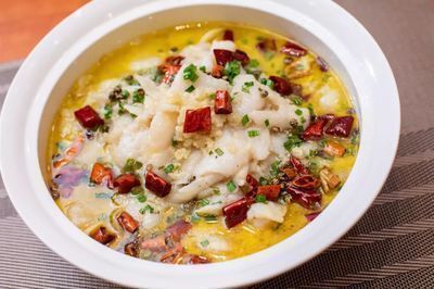 龍魚(yú)喂魚(yú)肉需要拔刺嗎為什么（喂食龍魚(yú)魚(yú)肉時(shí)，通常建議剔除魚(yú)刺是因?yàn)辇堲~(yú)或其他觀賞魚(yú)的消化系統(tǒng)）