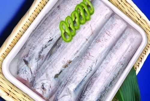 龍魚眼睛里面有白色的東西，龍魚眼睛內部出現白色物質可能是由多種原因引起的