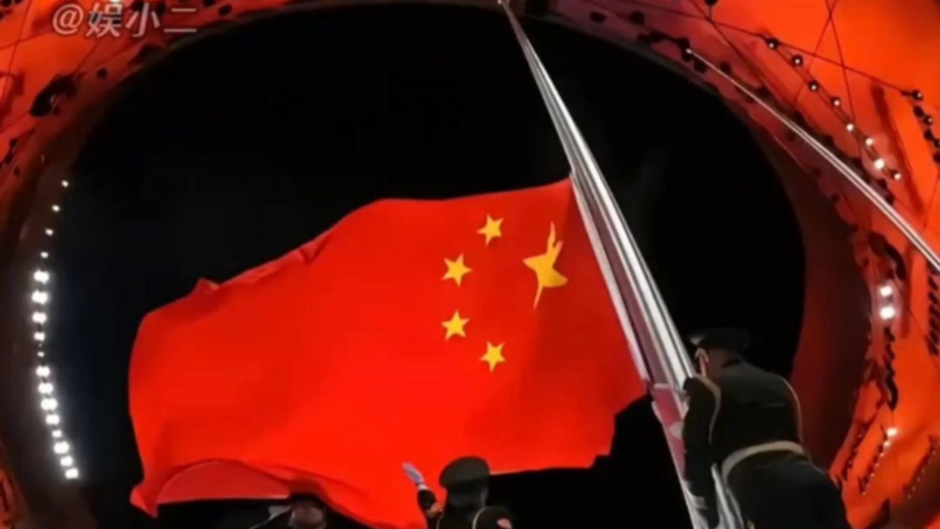 給我推薦幾張紅龍之眼壁紙