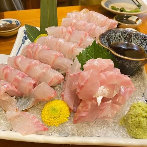 鱘龍魚生魚片