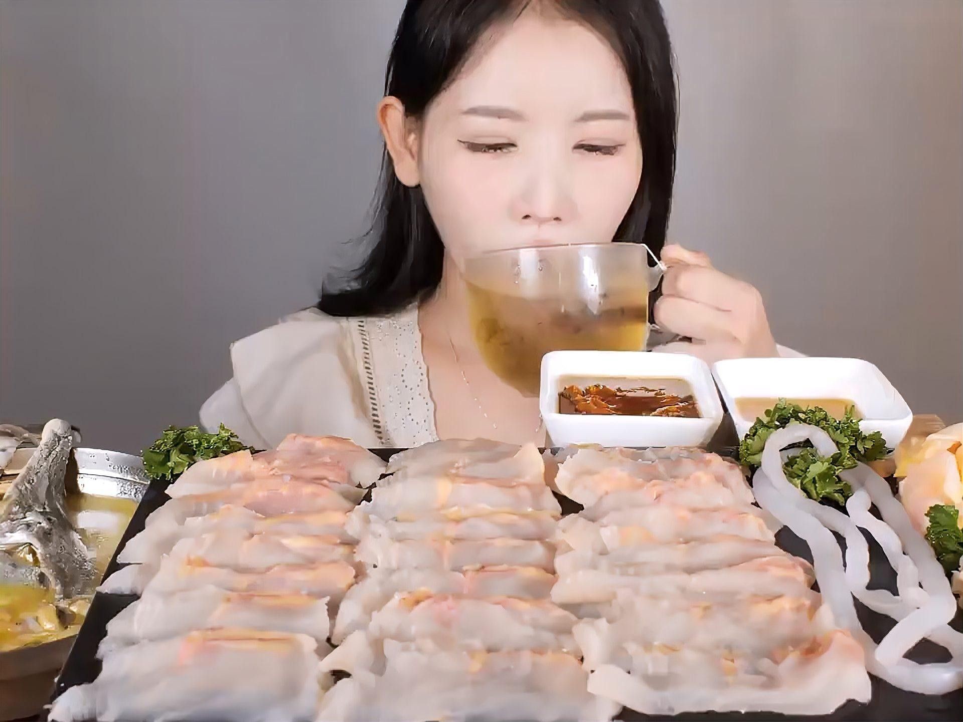 鱘龍魚生魚片