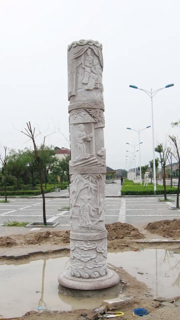 能提供一些龍柱雕刻的圖片嗎？