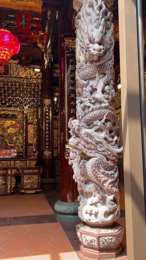 能提供一些龍柱雕刻的圖片嗎？