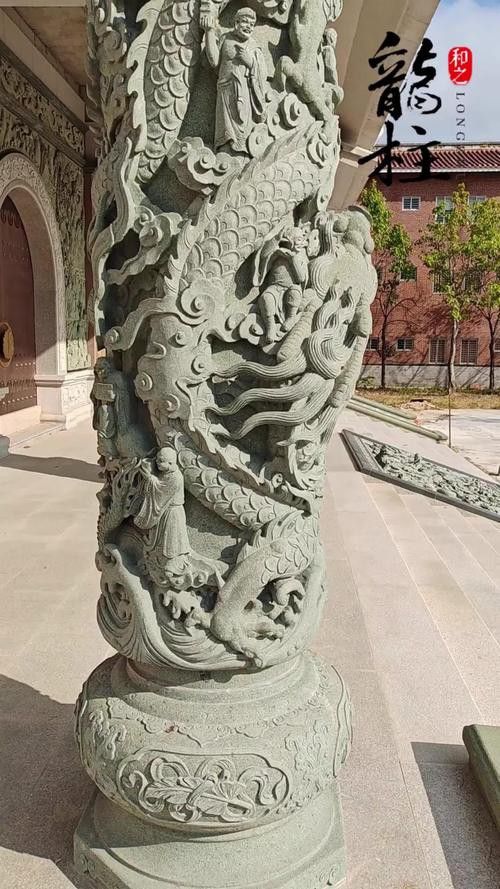 能提供一些龍柱雕刻的圖片嗎？