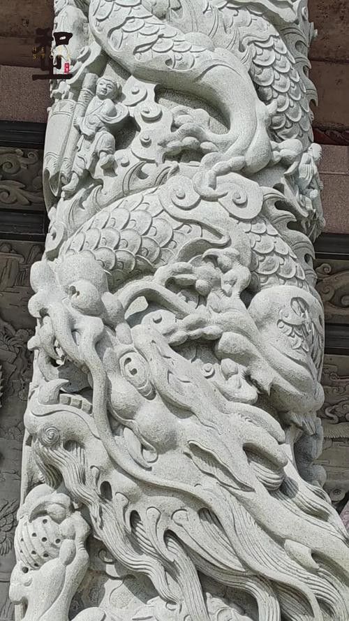 能提供一些龍柱雕刻的圖片嗎？