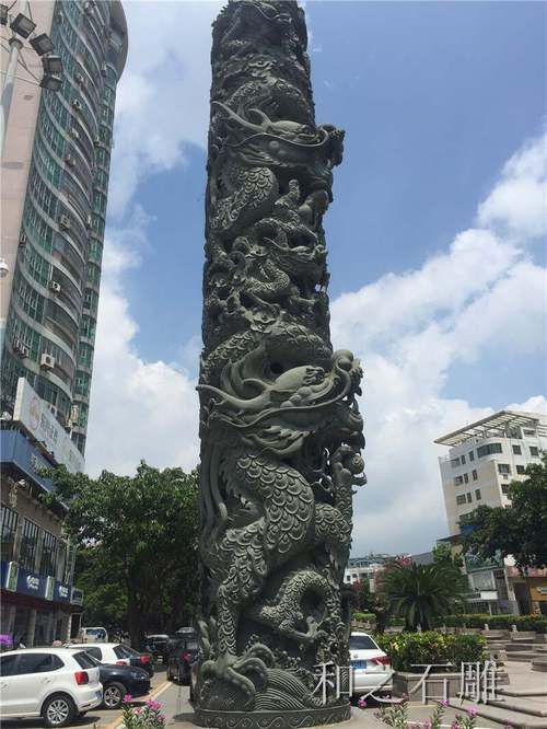 能提供一些龍柱雕刻的圖片嗎？