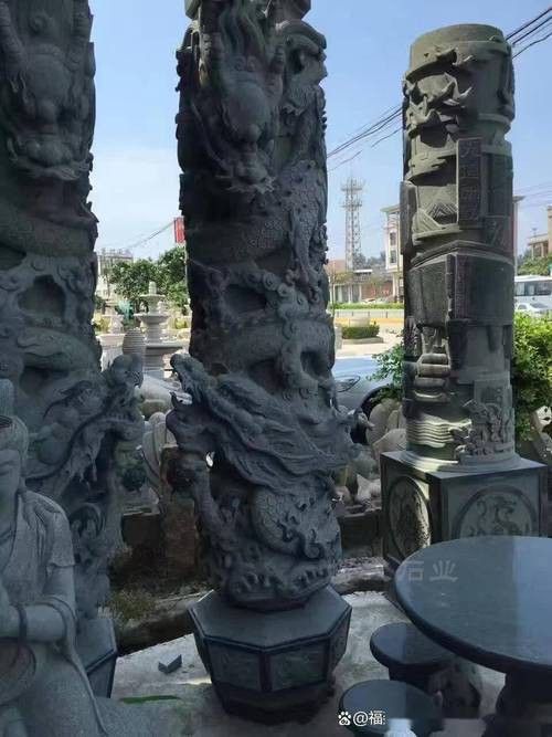能提供一些龍柱雕刻的圖片嗎？