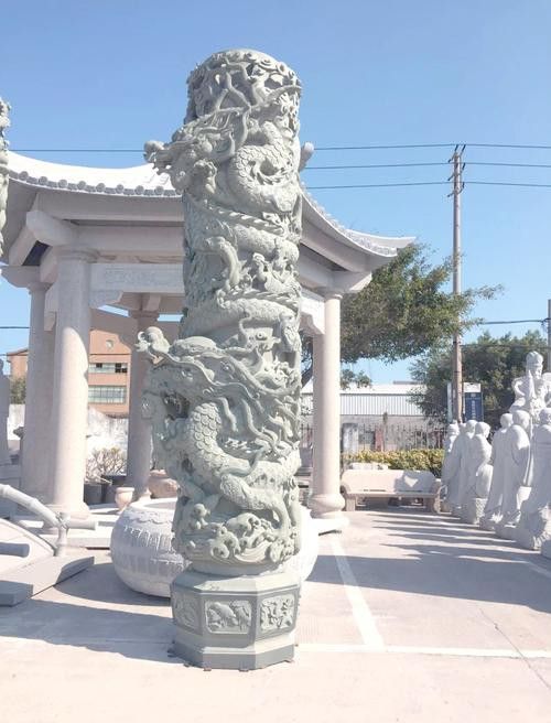 能提供一些龍柱雕刻的圖片嗎？