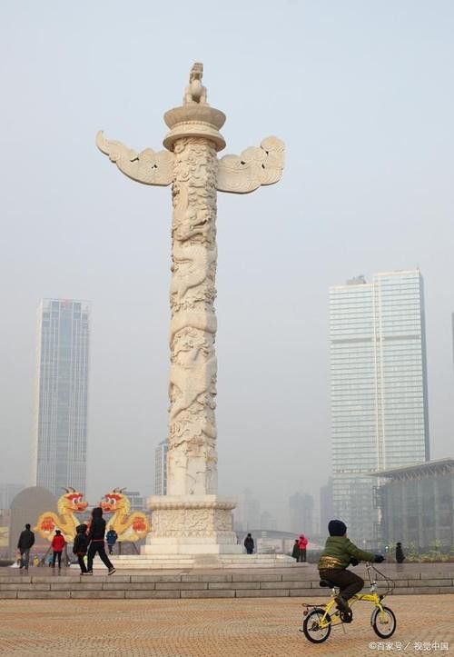 能提供一些龍柱雕刻的圖片嗎？