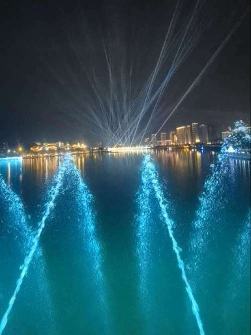 能否提供帶有燈光的造景效果圖？