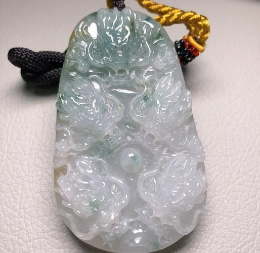 如何保養佩戴的龍牌？