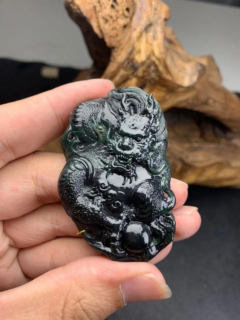 如何保養佩戴的龍牌？