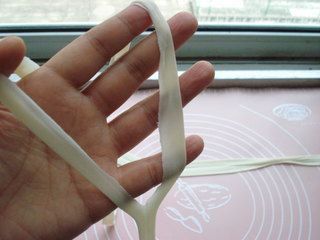 龍魚拉的長線屎：龍魚拉出的長線屎可能是由于多種原因引起的，飼養者要注意以下幾點