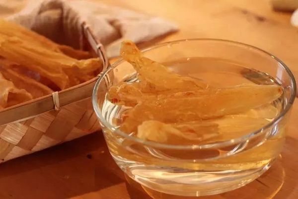 金龍魚膠泡發后粘粘的怎么回事啊