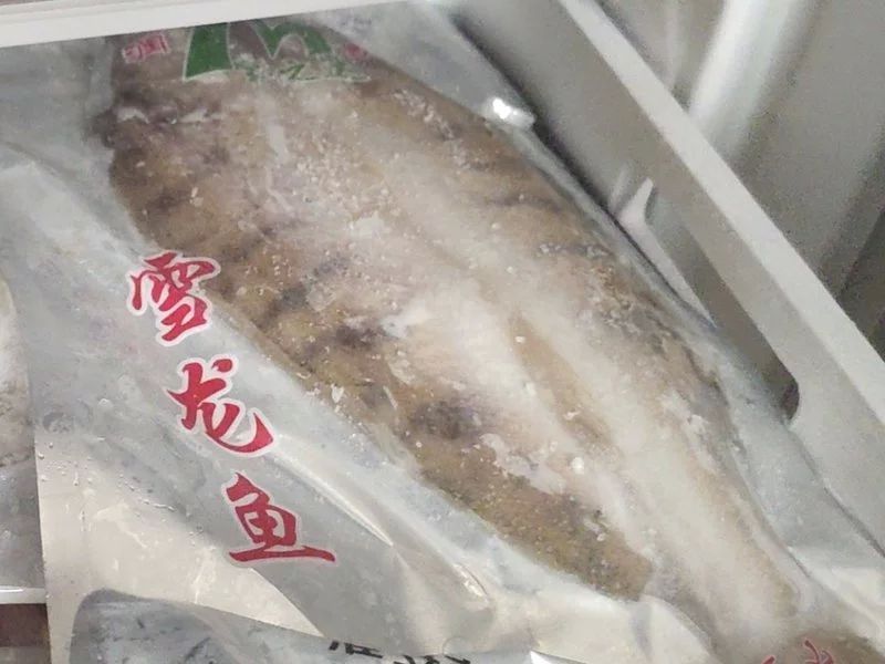 龍魚凍蝦解凍多久能吃：喂食龍魚的凍蝦需要適當解凍但解凍時間并沒有統一的標準