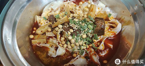 金龍魚(yú)吃牛肉嗎：金龍魚(yú)可以吃牛肉,喂食注意事項(xiàng),1.龍魚(yú)可以吃牛肉嗎