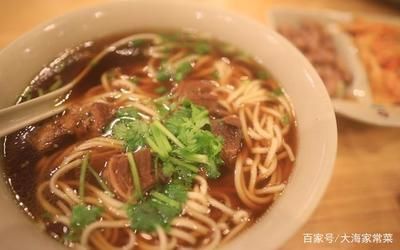 金龍魚(yú)吃牛肉嗎：金龍魚(yú)可以吃牛肉,喂食注意事項(xiàng),1.龍魚(yú)可以吃牛肉嗎