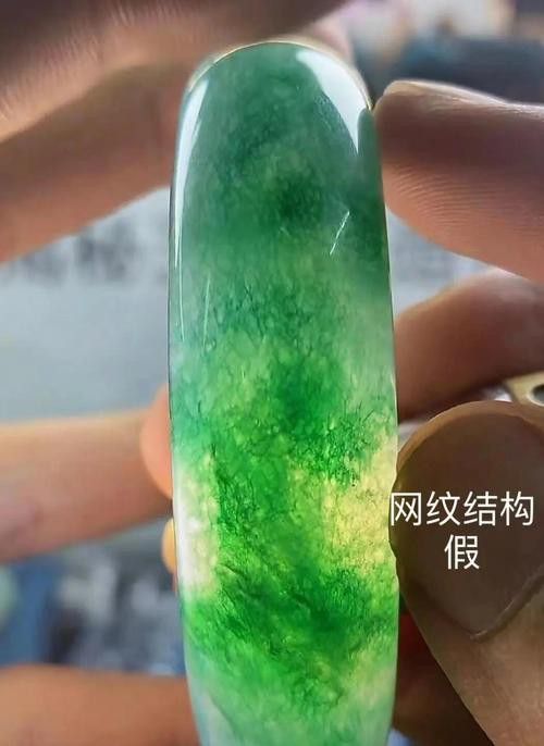 如何辨別龍魚吊墜的真偽？