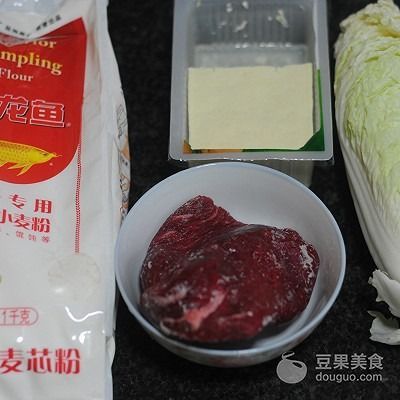龍魚的肉類食物選擇（龍魚可以吃牛肉、豬肉、羊肉嗎？）