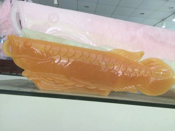 辦公桌金龍魚擺放位置圖：辦公桌金龍魚擺放位置
