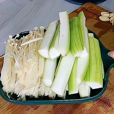 龍魚有哪些常見的配菜？