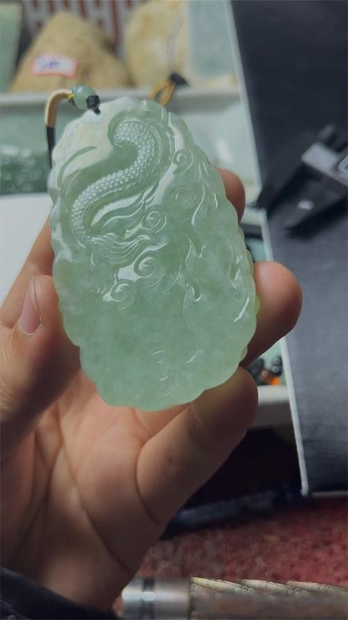翡翠龍頭雕刻的價格范圍是多少？