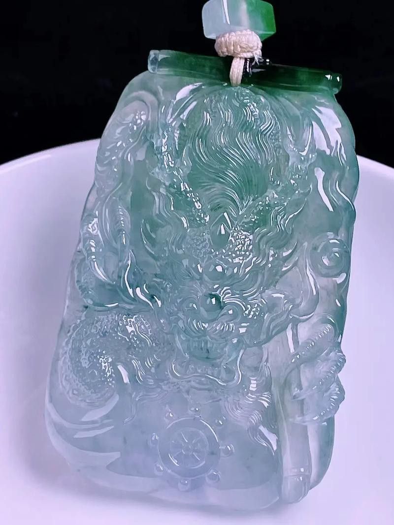 翡翠龍頭雕刻的價格范圍是多少？