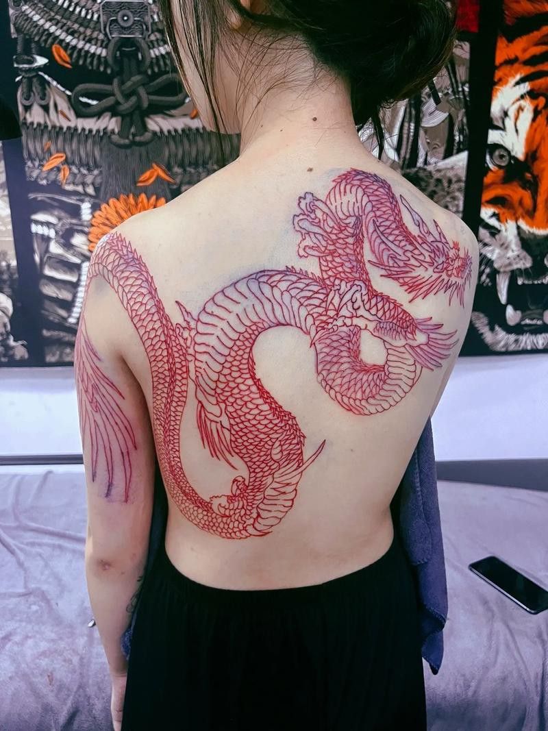 能推薦一些紅龍紋身手稿嗎？