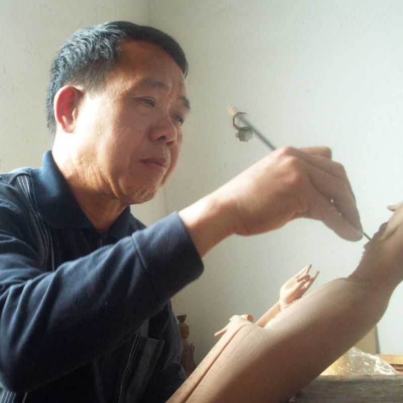 有哪些著名的金龍魚木雕大師？