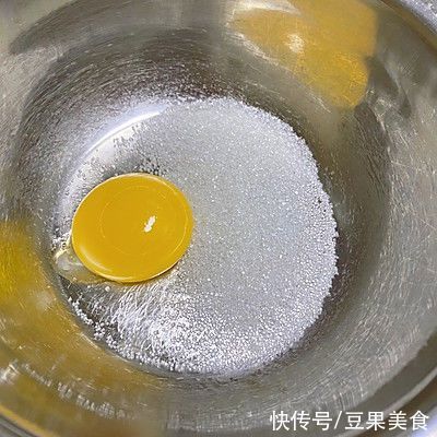 金龍魚身上發(fā)白怎么辦：金龍魚身上發(fā)白怎么辦金龍魚身上發(fā)白怎么辦