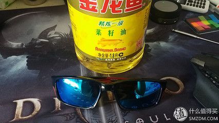 金龍魚紅色眼鏡：金龍魚的眼睛出現了紅色的表現