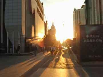 紅龍魚(yú)一般多大開(kāi)始發(fā)色了（紅龍魚(yú)發(fā)色受哪些因素影響，紅龍魚(yú)發(fā)色期的水質(zhì)管理）