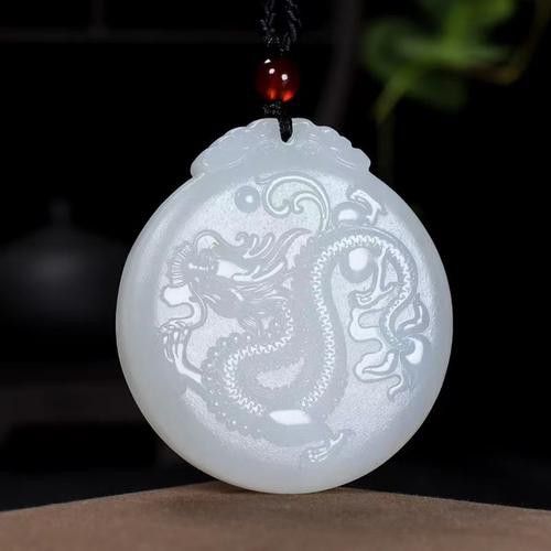 詳細閱讀:哪個品牌的龍吊墜評價最好? 哪個品牌的龍吊墜評價最好?