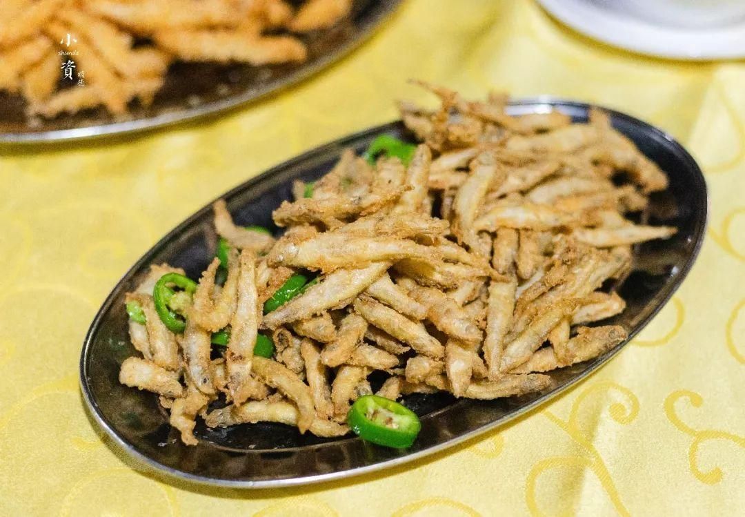 龍魚可以吃銀魚嗎：銀魚和龍魚都屬于魚類，但并不意味著它們可以互相食用