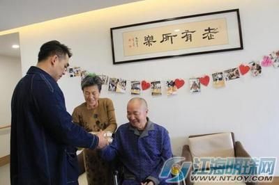 龍魚吃東西一直嚼不動是為什么：龍魚吃東西一直嚼不動是為什么龍魚吃東西一直嚼不動