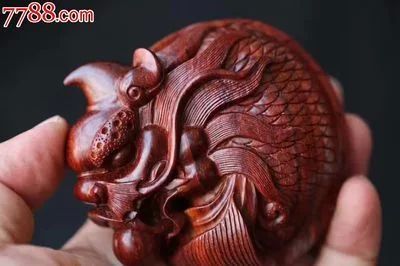 龍魚雕刻的含義和象征意義：龍魚雕刻在中國傳統文化中有著深遠的意義
