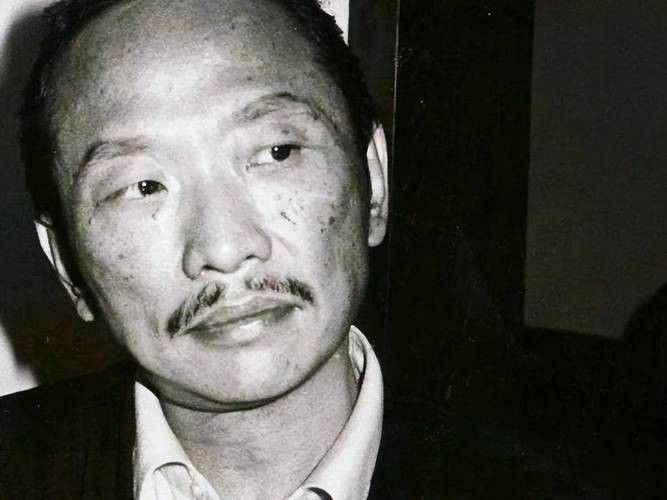 能提供更多古龍罕見老照片嗎？